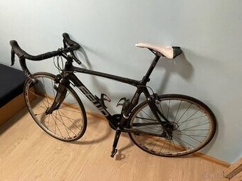Predam cestny karbonovy bicykel