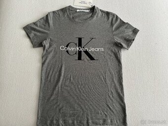 Nové pánske,kvalitné tričko Calvin KLEIN - veľkosť S