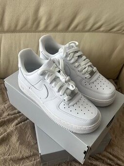 Nike Air Force 1 biele