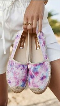 Nové farebné espadrilky