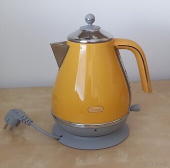 Rýchlovarná konvica De'Longhi KBOC 2001.Y v žltej farbe