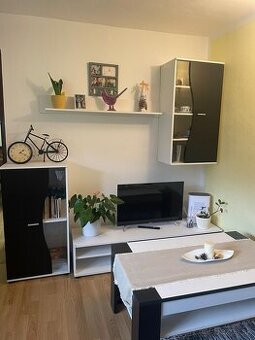 Obývacia stena + konferenčný stolik