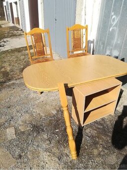 Rozťahovací jedálenský stôl a stoličky - 1