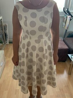 Krásne dámske šaty