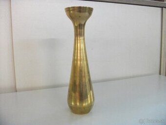 Predám starú mosadznú vázu.