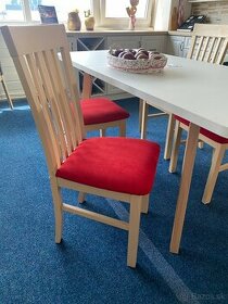 4 červené jedálenské stoličky