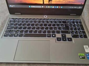 Lenovo LOQ 15IAX9