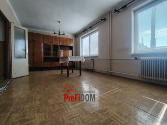PREDAJ priestranný 5 – izbový rodinný dom v obci Černík.