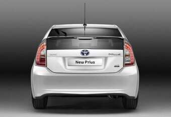 Nahradne diely Toyota Prius 2012  Zadná náprava 150eur  Kufr