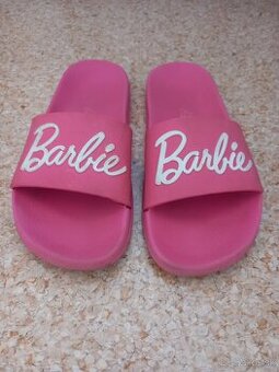 Dievčenské šľapky Barbie v.35