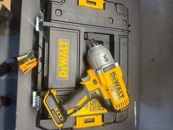 Dewalt razovy utahovak akú