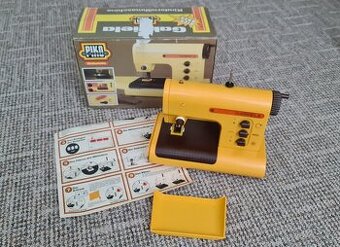 Retro hračka mašina PIKO