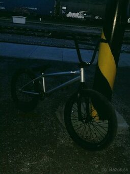 CUSTOM BMX