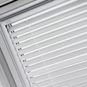 Žalúzia na strešné okno VELUX
