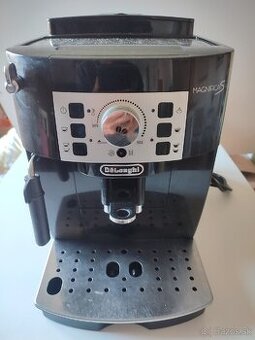 Kávovar DeLonghi Magnifica.