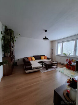 Predaj priestranný 3 izbový byt - 1