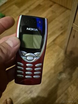 Nokia 8210