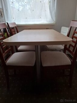 Kuchynský stôl