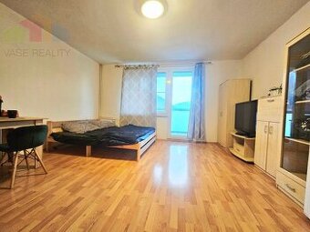 EXKLUZÍVNE  - Slnečná, priestranná garsónka v kúpeľnom meste