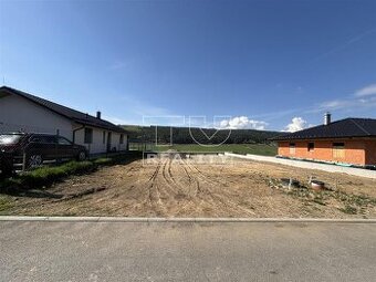 Krásny výhľad na les. Pokojná Lokalita. Stavebný pozemok...