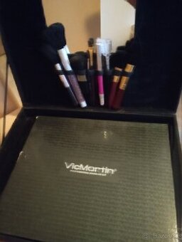 Kozmeticjý kufrík + líčidlá - 1