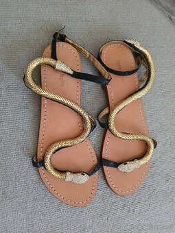 Kožené sandále s aplikáciou