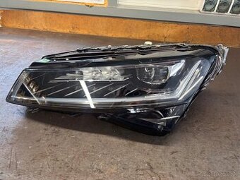 Práve predné svetlo Superb 3 2021