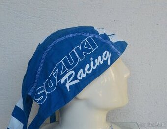 Suzuki šatka na hlavu