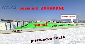Slnečný rovinatý pozemok v obci Záhradné 940m2, 10km od PO