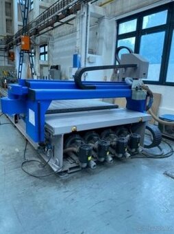 Portálové CNC centrum 3-osé ve výborném stavu