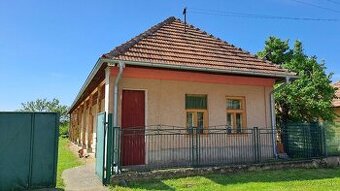 Vidiecky dom s rozľahlým pozemkom NA PREDAJ, Podhájska