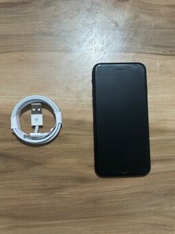 Predám Apple iPhone SE 2022 64GB Čierny Minimálne Známky