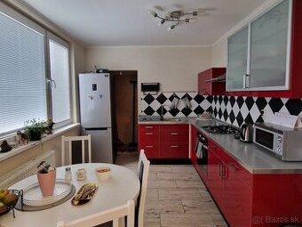 3 izb. byt s balkónom v OV o výmere 83m2 v Seredi na predaj