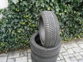 Predám 4x zimné temer nové pneu GOODYEAR 215/45 R18 93VXL