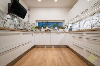 Exkluzívne na predaj, moderný 4izbový rodinný dom s pozemkom - 1