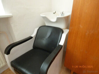 kreslo s umývadlom