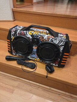 Reproduktor s karaoke