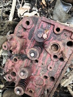 Hlava dvojvalcového motora