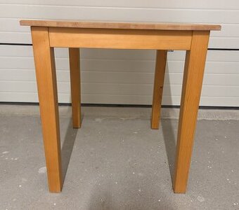 Drevený kuchynský stolík