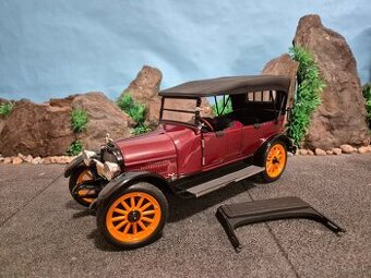Prodám model 1:18 Reo touring 1917