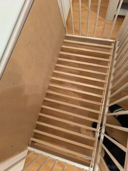 Predám bielu detskú postieľku aj s matracom