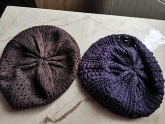 Dve dámske tenšie čiapky typ baretky