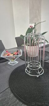 Predám stojan na kapsule dolce gusto
