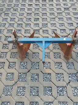 Dvojriadkovač Agzat, tera vari