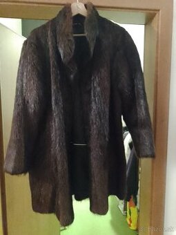 Krásna lesklá vydra na predaj /kožuch dámsky/
