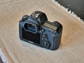 Zrkadlovka Canon EOS 5D MARK IV