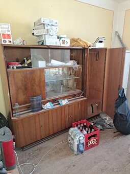 Historická skriňa bar