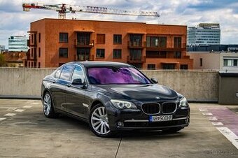 BMW Rad 7 750i 4.4 V8 - 1