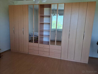 Predam tuto satnikovu skrinu