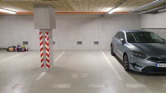 Garážove miesto v Dubravke